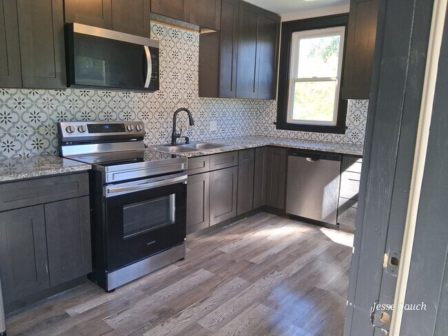 Building Photo - 10272 Burlington Rd
