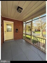 Building Photo - 3909 Rosecrest Ave