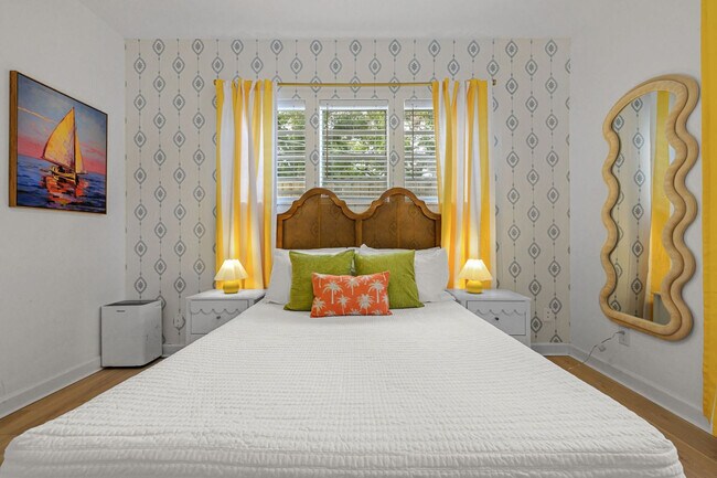 Building Photo - 522 31st St W