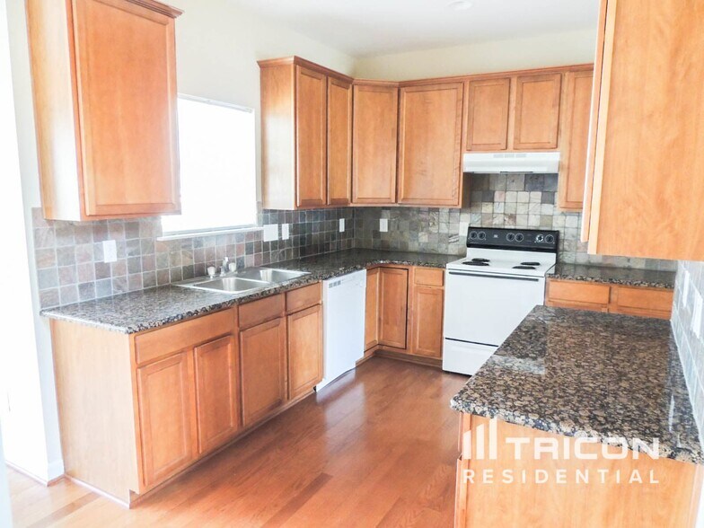 Building Photo - 2625 Sierra Chase Dr