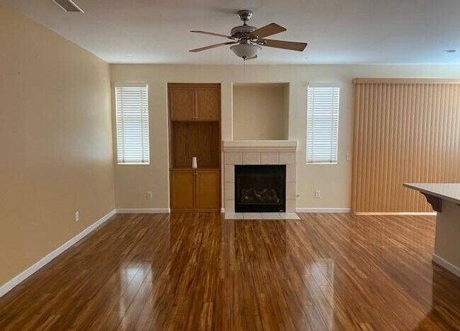 Building Photo - CLEAN ~ TURNKEY ~ SINGLE STORY ~ 4 BEDROOM / 2 BATH