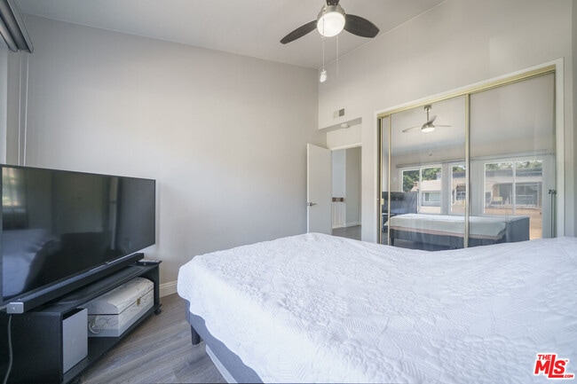 Building Photo - 2040 Woodbriar Ct