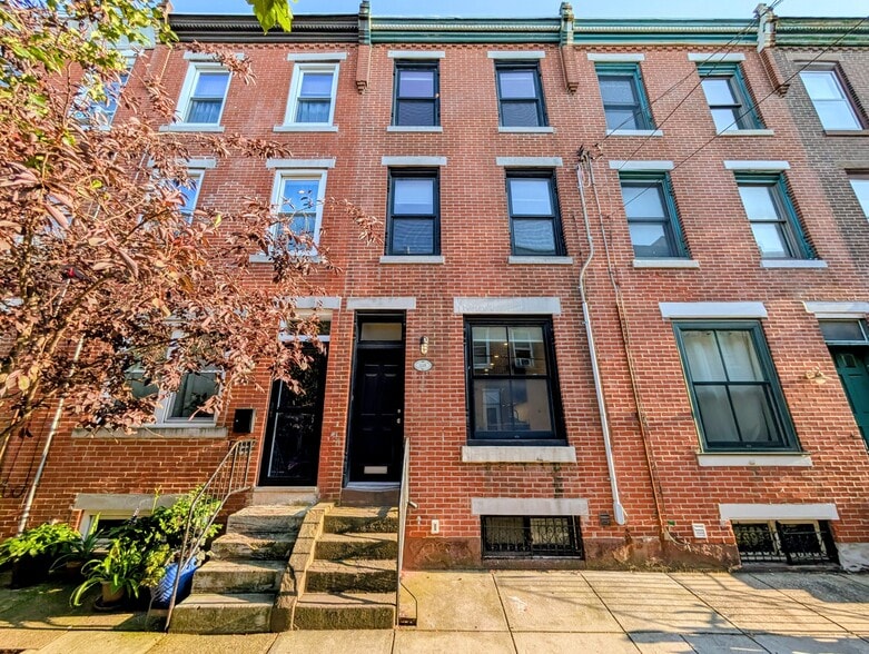 Primary Photo - 1118 Titan St