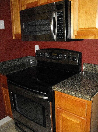Building Photo - 3175 Summit Square Dr