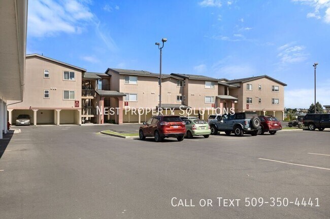Building Photo - 2900 W Marina Dr