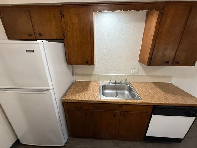 Building Photo - 3820 Iberis St NE