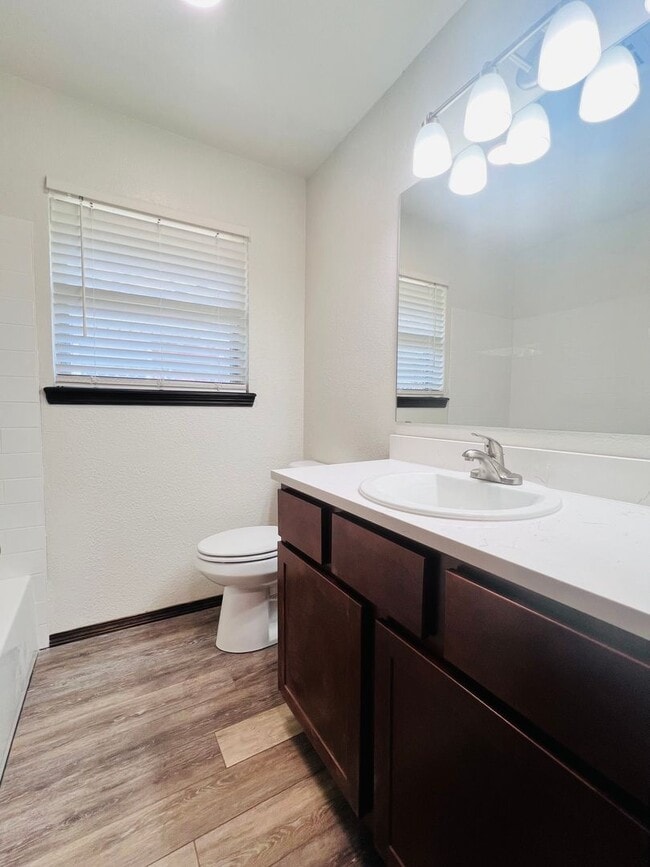 Building Photo - Very nice 3 bed 2 bath home - 1 mile from OU.