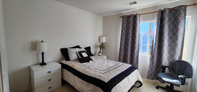 Building Photo - 1687 E Balsam Mist Ave