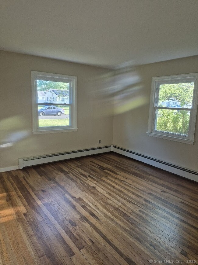 Building Photo - 404 Denslow St