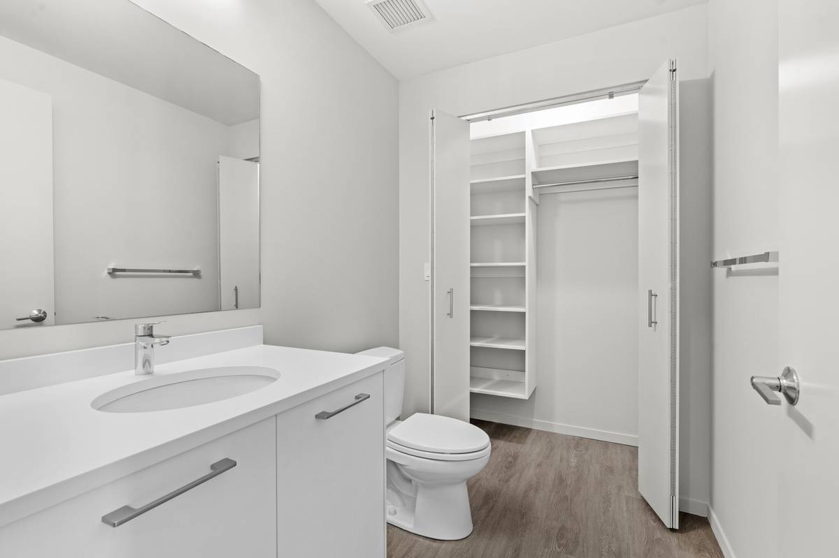 Building Photo - 48 E Huron St