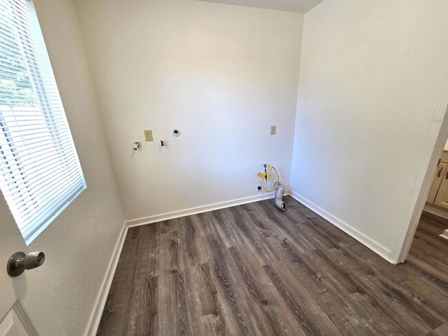 Building Photo - 345 W Kanai Ave