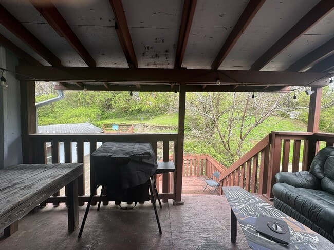 Building Photo - 6 bed/2 bath on Probasco St., Mins. from UC for Only $700/pp ($4200/mo)!