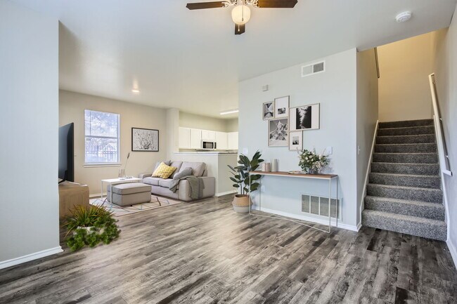 Building Photo - Bella Townhomes