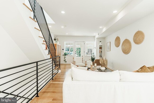 Building Photo - 2058 Poplar St