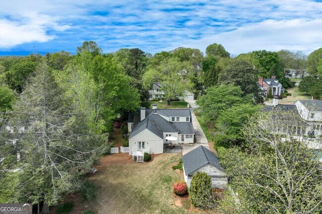 Building Photo - 954 Cherokee Rd