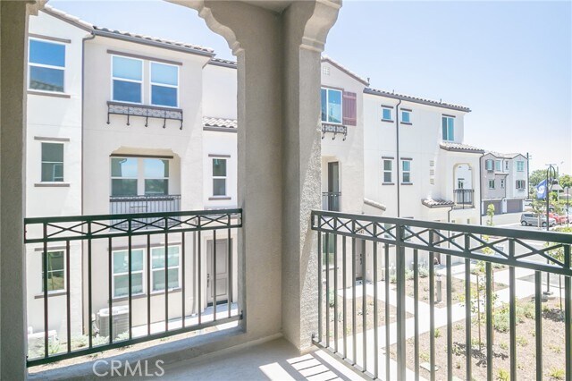 Building Photo - 2317 W Broadway