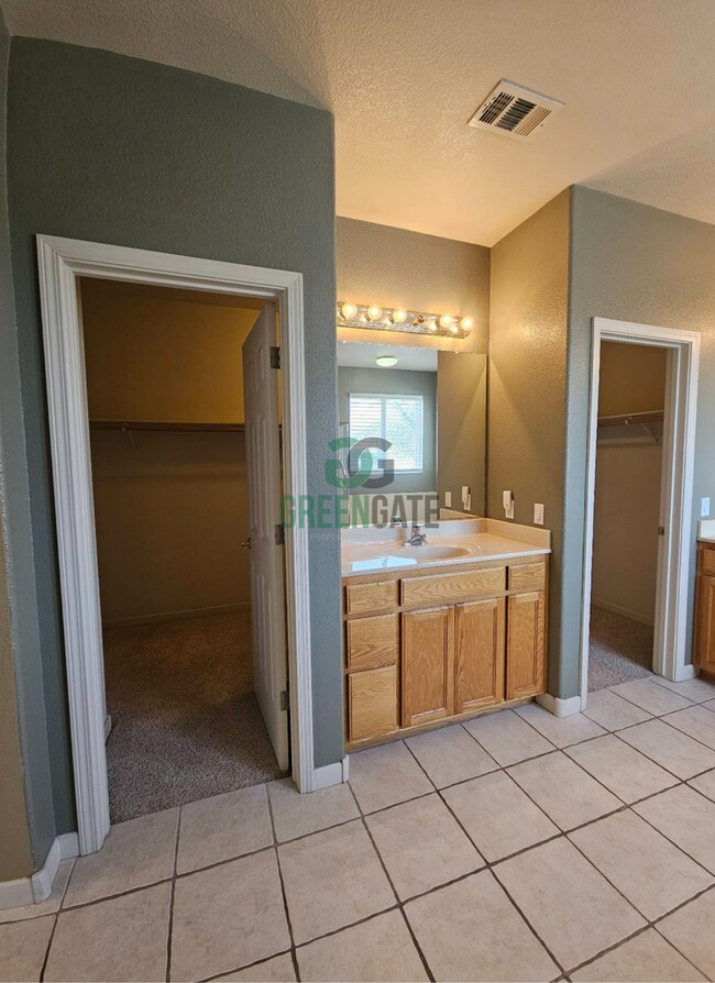 Building Photo - Price Reduced! 4 Bedroom 3 Bath Home is No...