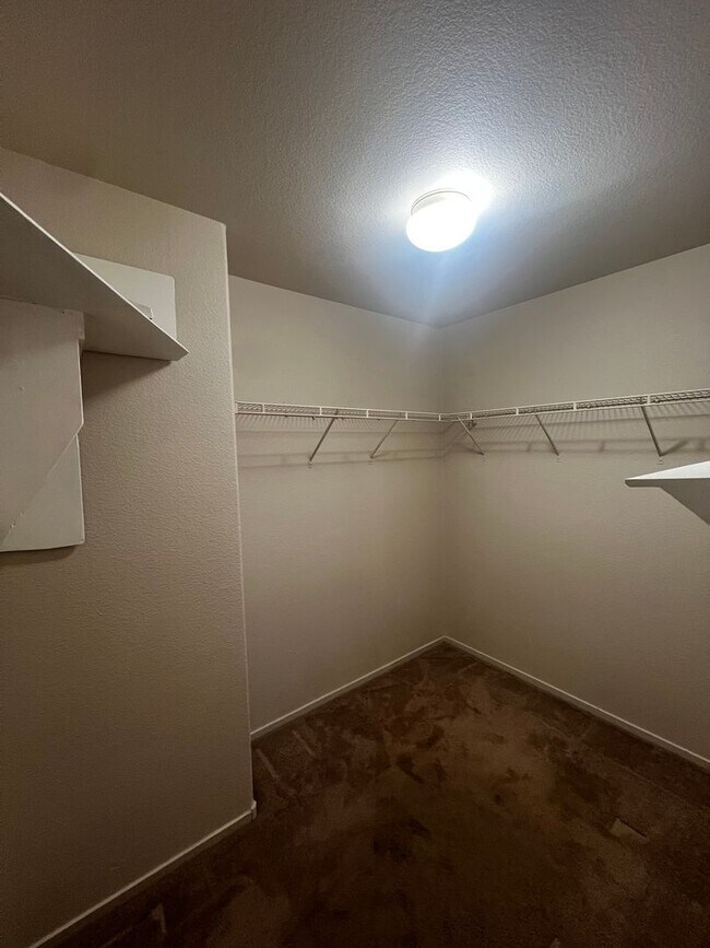 Building Photo - Beautiful Townhome in Gated Black Mountain Vistas (Henderson)