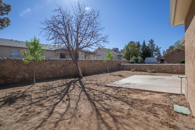 Building Photo - 4831 Jade Pl