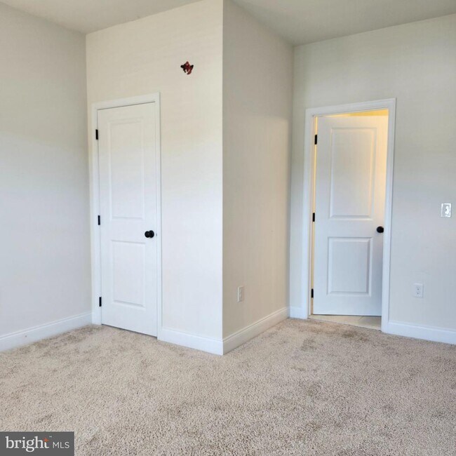 Building Photo - 6493 Fox Glove Ln