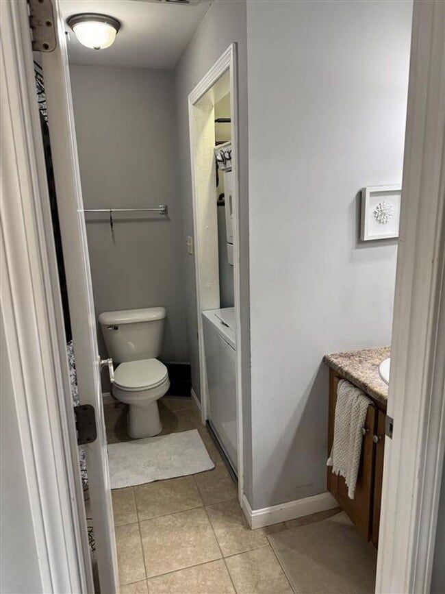 Building Photo - 18 Smithwheel Rd