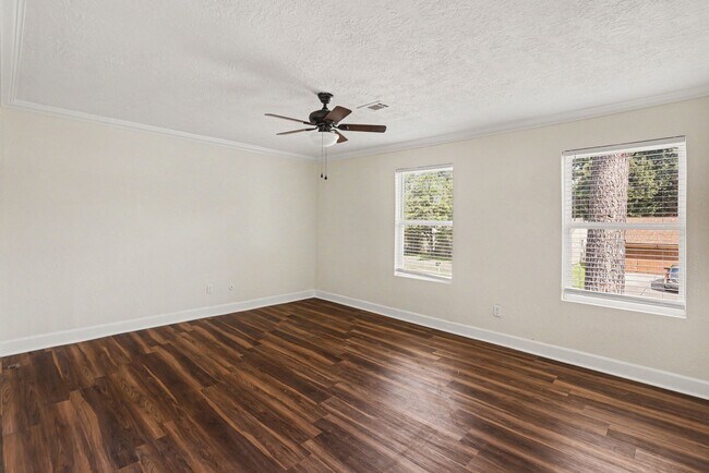Building Photo - 2430 Summer Spring Dr