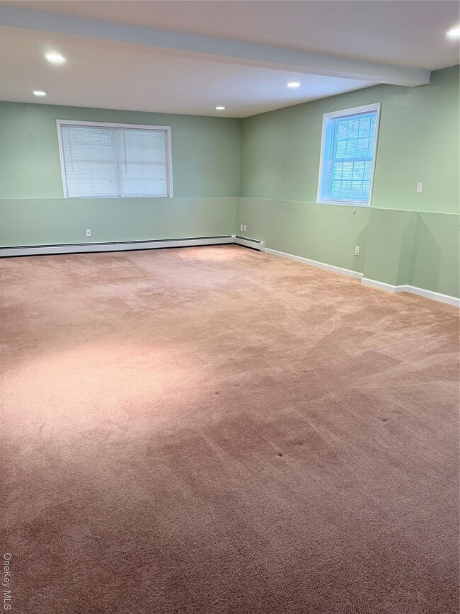 Building Photo - 1043 Roosa Gap Rd