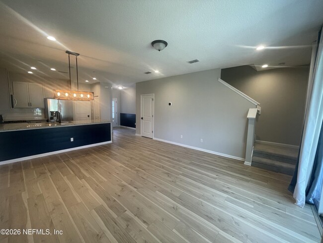 Building Photo - 61 Pinebury Ln