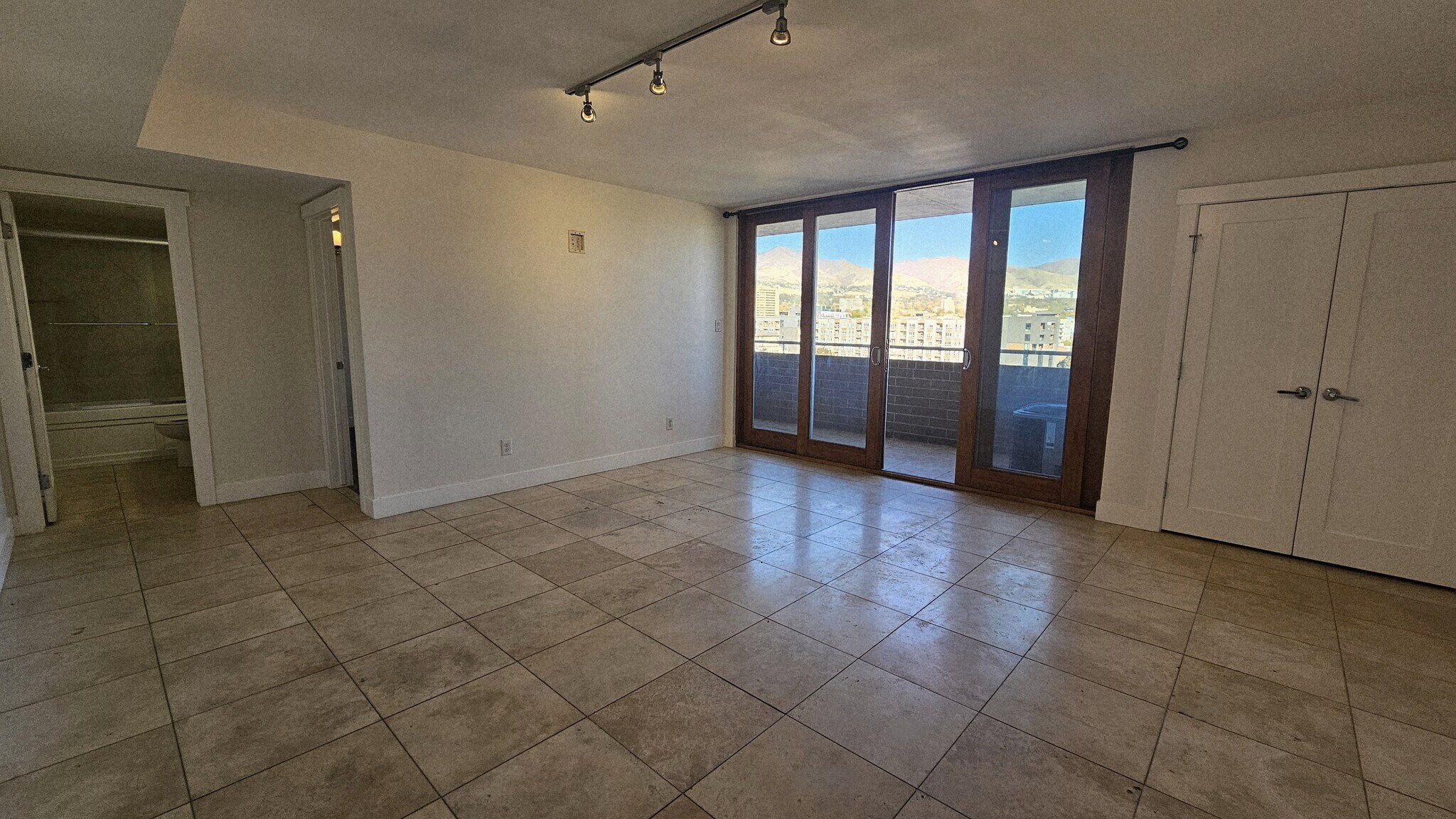 Building Photo - 230 E 300 S