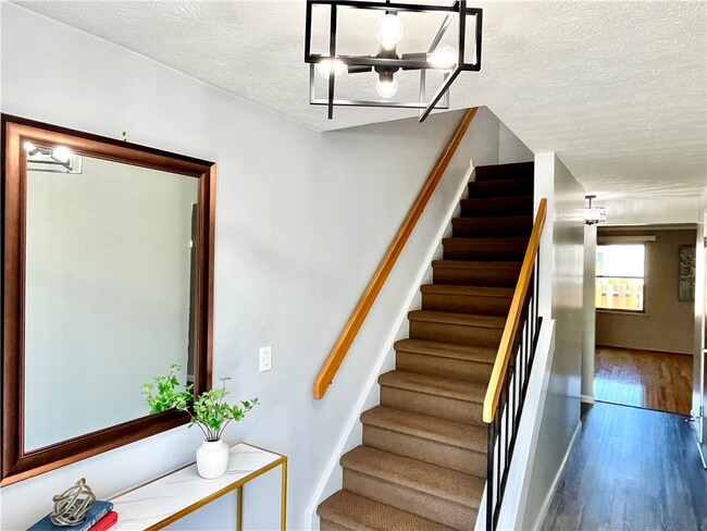 Building Photo - 742 Levelle Ct