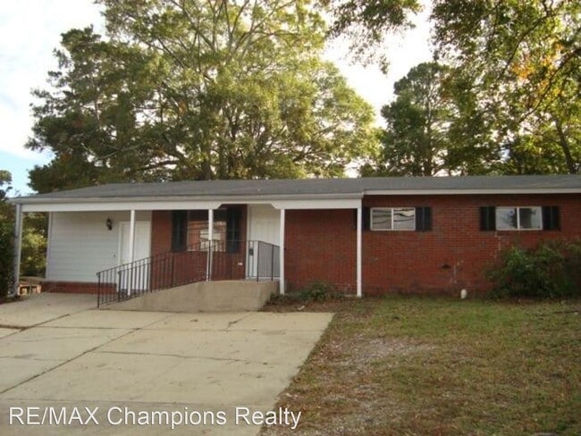 Primary Photo - 3 br, 2 bath House - 2230 Airport Thruway