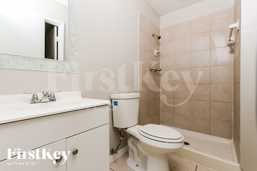 Building Photo - 438 SE Streamlet Ave