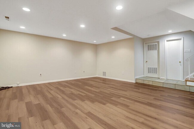 Building Photo - 7416 Spring Tree Dr