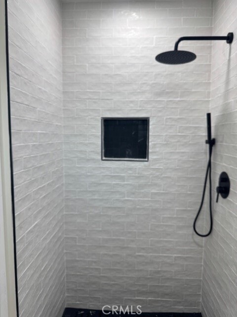 Building Photo - 20533 Eastwood Ave