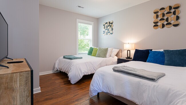 Building Photo - 664 Old Fort Rd