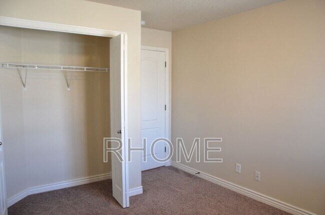 Building Photo - 1705 Westbury Way