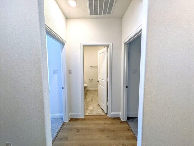 Building Photo - 1457 Ranchero Rodeo Rd