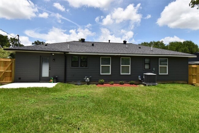 Building Photo - 5430 N Crooked Creek Dr