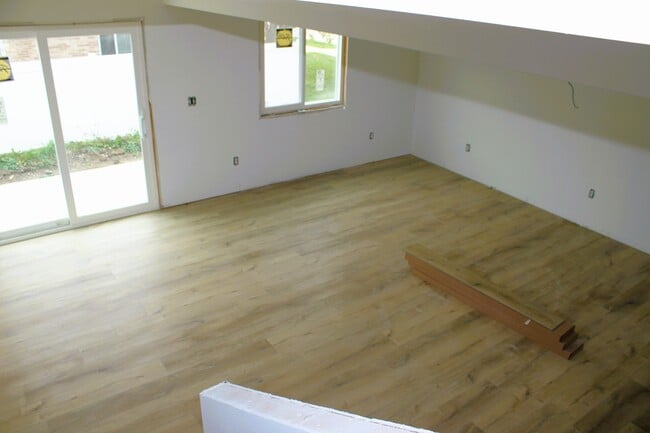 Building Photo - 105 E Division St