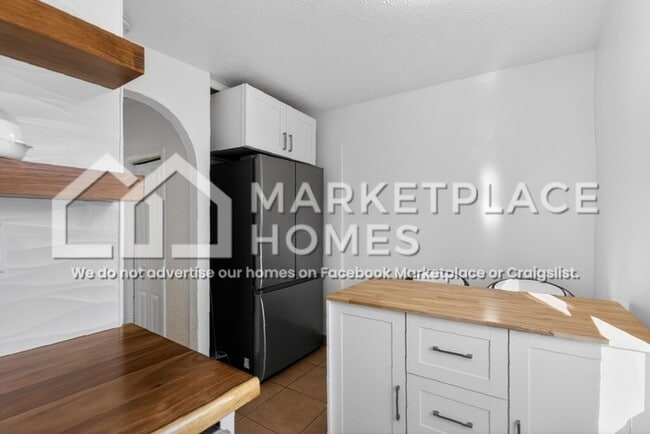 Building Photo - 1610 Jay St