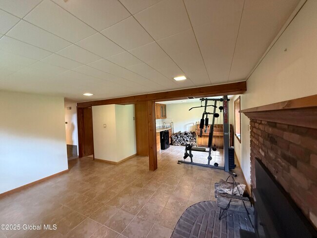 Building Photo - 1565 Crescent Rd