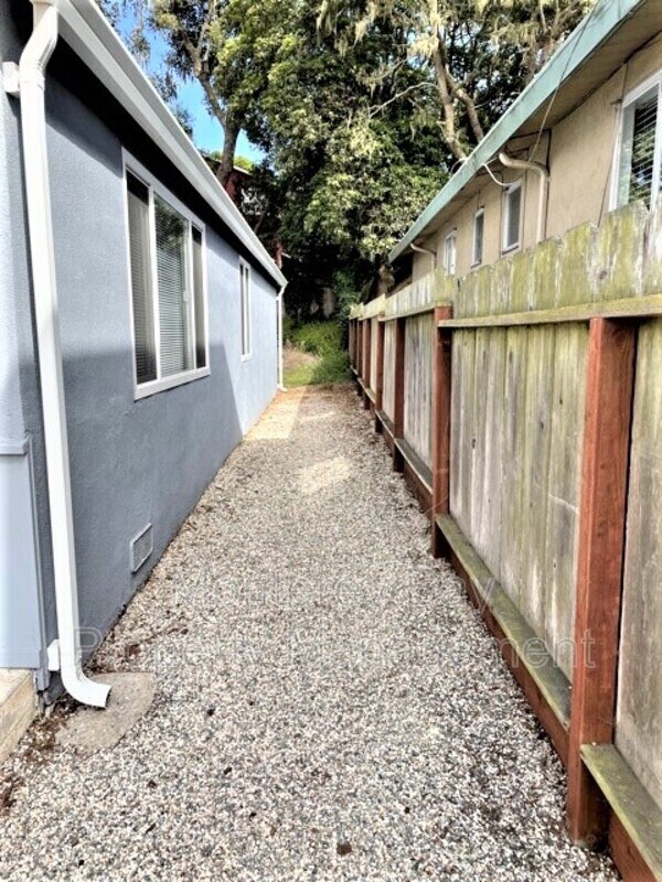 Building Photo - 1119 Presidio Blvd