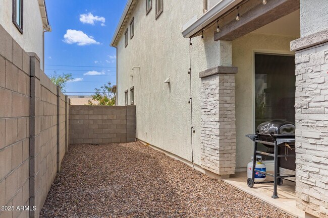 Building Photo - 3746 E Earll Dr