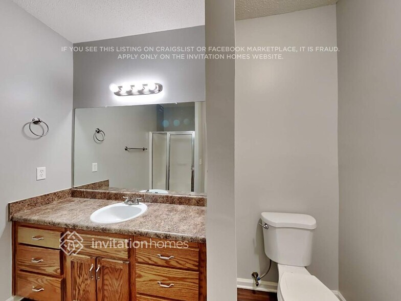 Building Photo - 605 City Park Dr