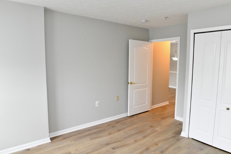 Building Photo - 8911 Town Center Cir