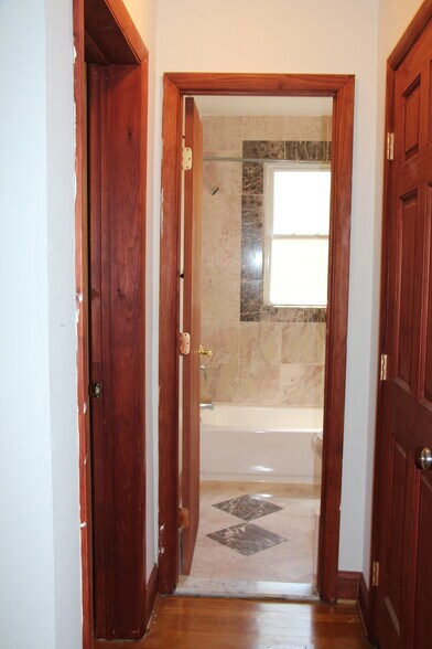 Building Photo - 624 North Monroe Street