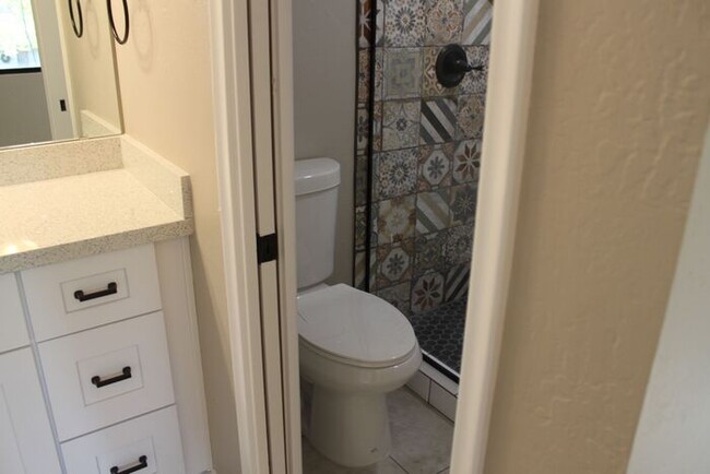 Building Photo - Beautiful Condo with two Master Suites!
