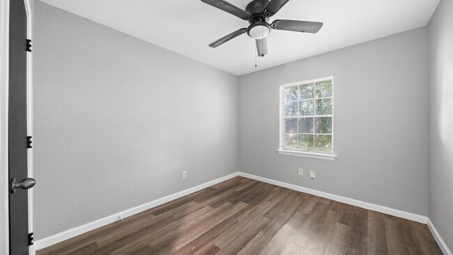 Building Photo - 5242 Greylog Dr