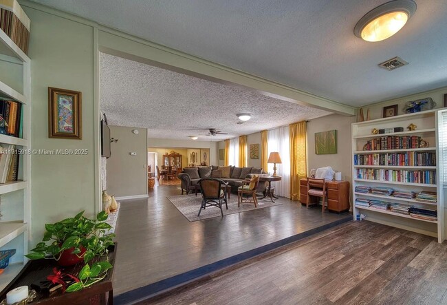 Building Photo - 3900 W 17th St