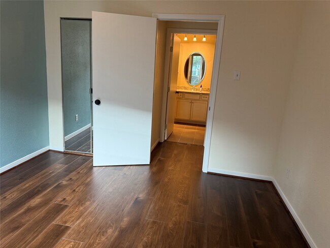 Building Photo - 2121 El Paseo St